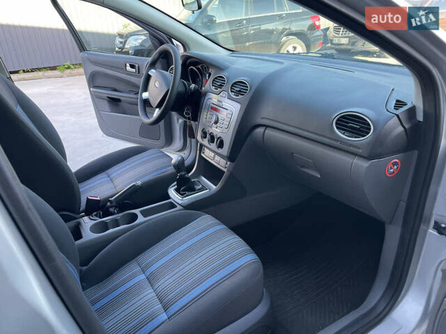 Форд Фокус 2008 у Рівному на Automoto.ua Сірий Форд Фокус, об'ємом двигуна 1.6 л та пробігом 223 тис. км за 5600 $, фото 33 на Automoto.ua