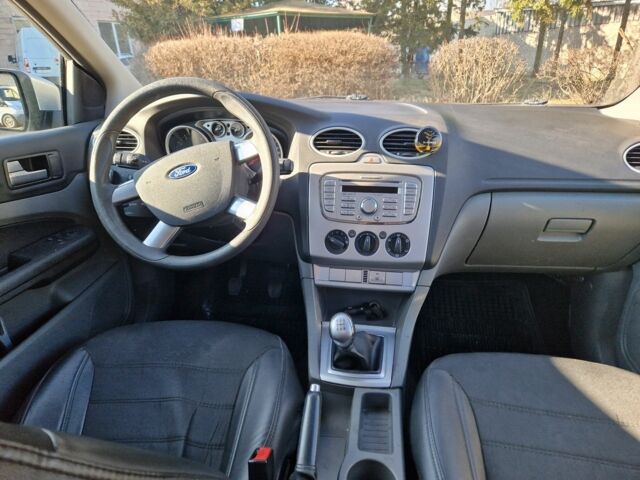 Серый Форд Фокус, объемом двигателя 1.6 л и пробегом 290 тыс. км за 5200 $, фото 5 на Automoto.ua