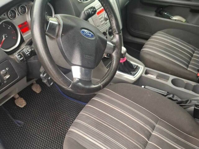 Серый Форд Фокус, объемом двигателя 1.6 л и пробегом 2 тыс. км за 5300 $, фото 1 на Automoto.ua