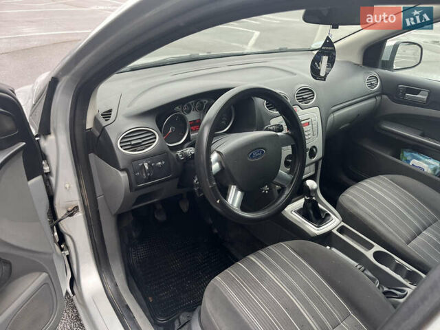 Сірий Форд Фокус, об'ємом двигуна 1.56 л та пробігом 400 тис. км за 4200 $, фото 3 на Automoto.ua