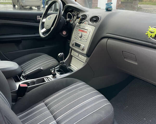 Сірий Форд Фокус, об'ємом двигуна 1.8 л та пробігом 221 тис. км за 4300 $, фото 6 на Automoto.ua