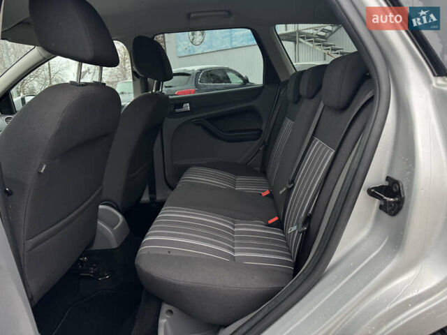 Серый Форд Фокус, объемом двигателя 1.6 л и пробегом 250 тыс. км за 5250 $, фото 31 на Automoto.ua