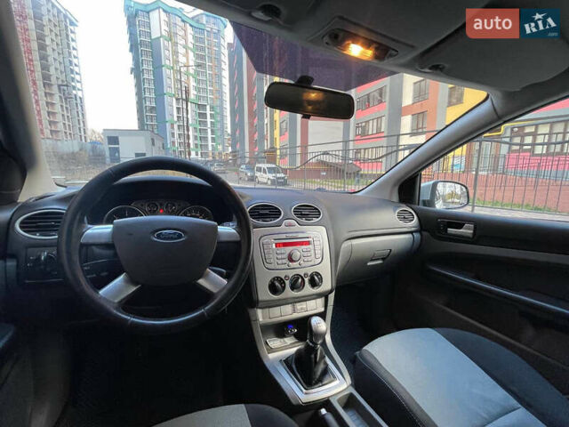 Серый Форд Фокус, объемом двигателя 1.6 л и пробегом 264 тыс. км за 3900 $, фото 8 на Automoto.ua