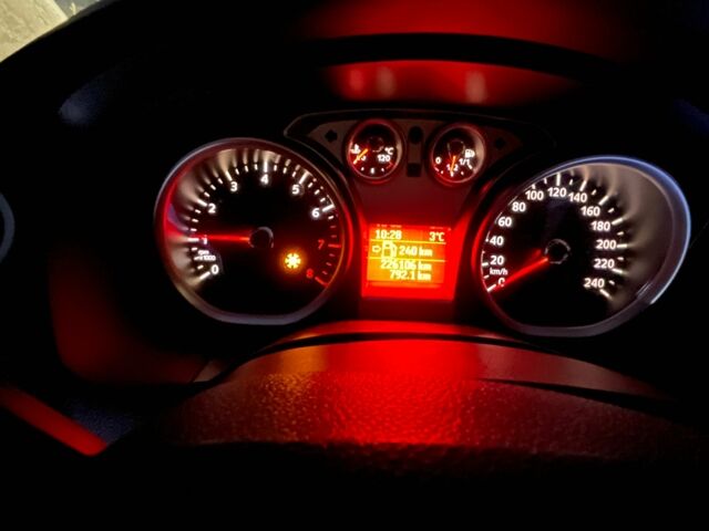 Серый Форд Фокус, объемом двигателя 1.6 л и пробегом 226 тыс. км за 2712 $, фото 6 на Automoto.ua