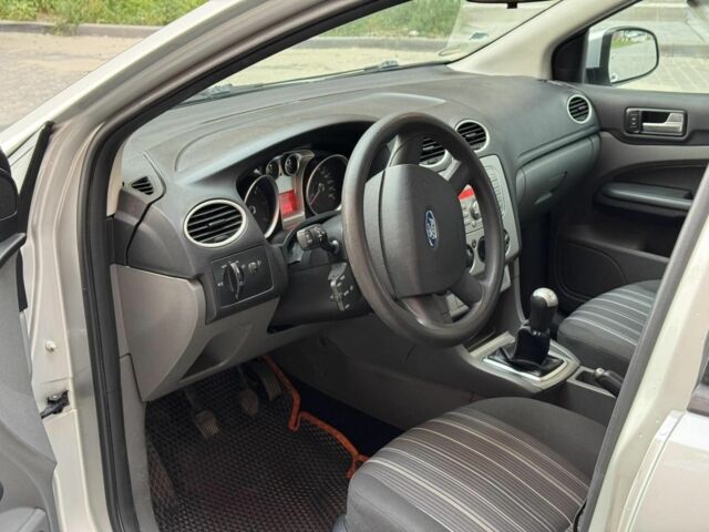 Серый Форд Фокус, объемом двигателя 0 л и пробегом 250 тыс. км за 5350 $, фото 4 на Automoto.ua