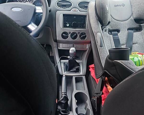 Сірий Форд Фокус, об'ємом двигуна 1.6 л та пробігом 211 тис. км за 5300 $, фото 7 на Automoto.ua