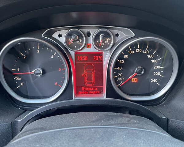 Серый Форд Фокус, объемом двигателя 1.6 л и пробегом 346 тыс. км за 5000 $, фото 6 на Automoto.ua