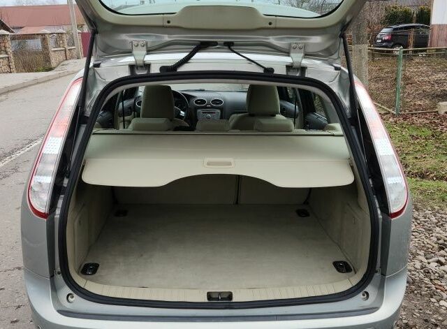 Серый Форд Фокус, объемом двигателя 1.6 л и пробегом 160 тыс. км за 6650 $, фото 4 на Automoto.ua