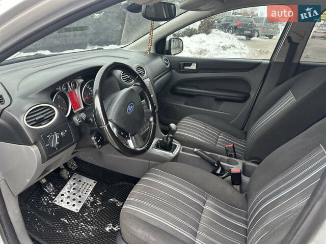 Сірий Форд Фокус, об'ємом двигуна 1.56 л та пробігом 285 тис. км за 3650 $, фото 13 на Automoto.ua