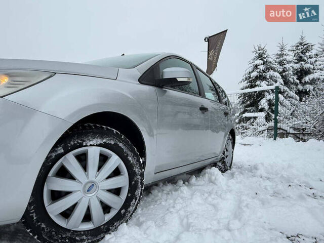 Сірий Форд Фокус, об'ємом двигуна 1.6 л та пробігом 225 тис. км за 4300 $, фото 9 на Automoto.ua