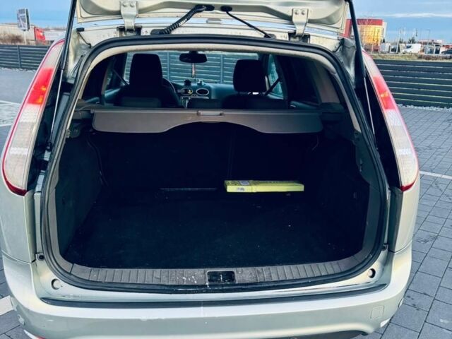 Сірий Форд Фокус, об'ємом двигуна 1.6 л та пробігом 306 тис. км за 4599 $, фото 5 на Automoto.ua