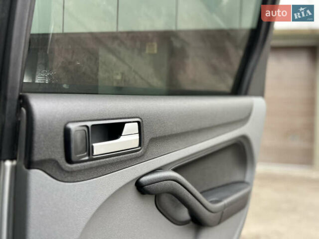 Серый Форд Фокус, объемом двигателя 1.6 л и пробегом 264 тыс. км за 4150 $, фото 50 на Automoto.ua