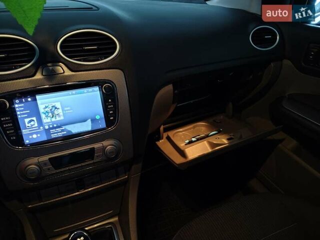 Сірий Форд Фокус, об'ємом двигуна 1.6 л та пробігом 251 тис. км за 6700 $, фото 36 на Automoto.ua