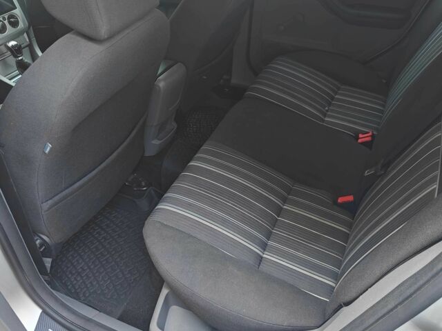 Серый Форд Фокус, объемом двигателя 1.6 л и пробегом 299 тыс. км за 5500 $, фото 3 на Automoto.ua