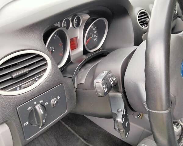 Серый Форд Фокус, объемом двигателя 1.56 л и пробегом 204 тыс. км за 5800 $, фото 16 на Automoto.ua