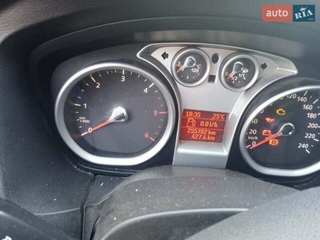 Сірий Форд Фокус, об'ємом двигуна 1.6 л та пробігом 256 тис. км за 4750 $, фото 4 на Automoto.ua