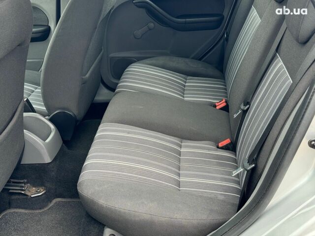 Форд Фокус 2008 в Виннице на Automoto.ua Серый Форд Фокус, объемом двигателя 1.6 л и пробегом 251 тыс. км за 4890 $, фото 20 на Automoto.ua