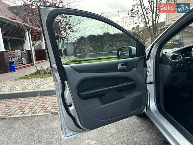 Сірий Форд Фокус, об'ємом двигуна 1.6 л та пробігом 165 тис. км за 6499 $, фото 81 на Automoto.ua