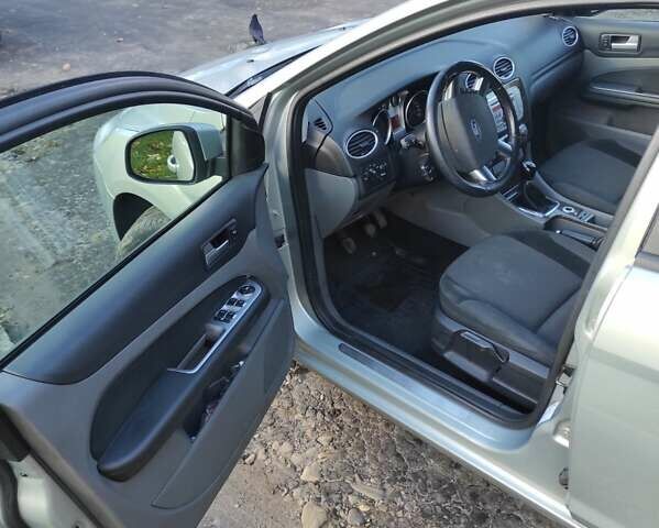 Форд Фокус 2008 в Львове на Automoto.ua Серый Форд Фокус, объемом двигателя 1.8 л и пробегом 268 тыс. км за 5700 $, фото 1 на Automoto.ua