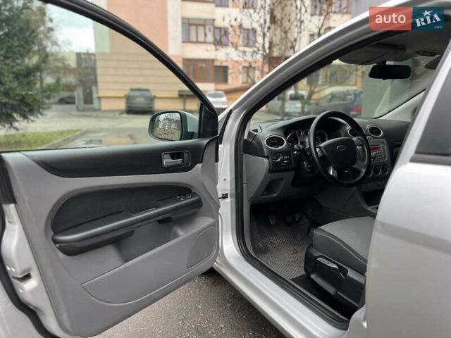 Серый Форд Фокус, объемом двигателя 1.6 л и пробегом 264 тыс. км за 4150 $, фото 10 на Automoto.ua