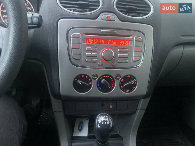 Серый Форд Фокус, объемом двигателя 1.6 л и пробегом 228 тыс. км за 4650 $, фото 31 на Automoto.ua