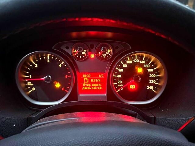 Серый Форд Фокус, объемом двигателя 1.6 л и пробегом 226 тыс. км за 5800 $, фото 2 на Automoto.ua