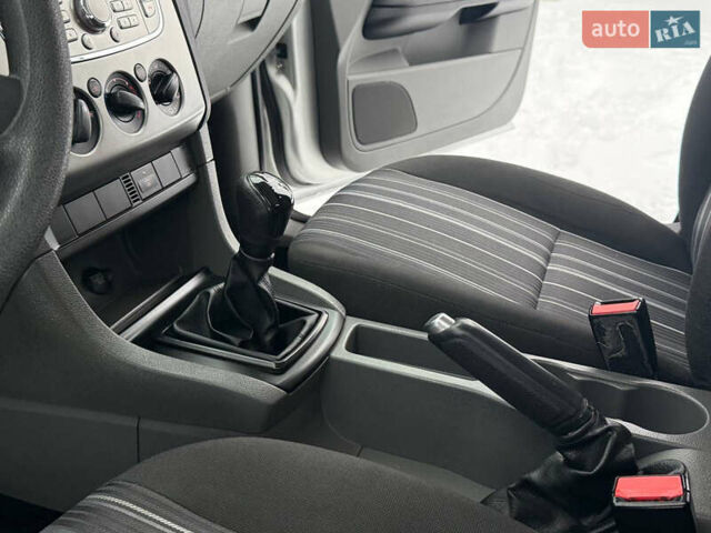 Серый Форд Фокус, объемом двигателя 1.6 л и пробегом 225 тыс. км за 4399 $, фото 40 на Automoto.ua