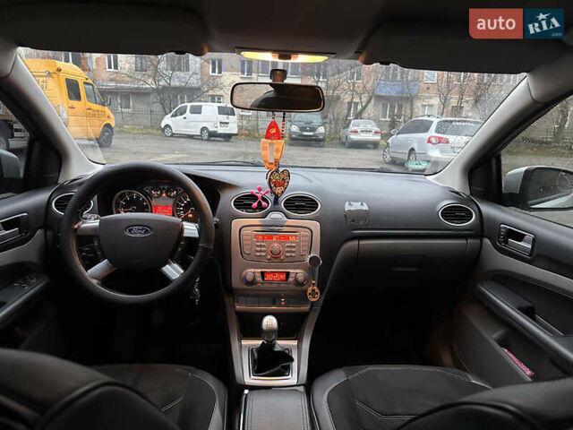 Серый Форд Фокус, объемом двигателя 1.6 л и пробегом 337 тыс. км за 5000 $, фото 26 на Automoto.ua