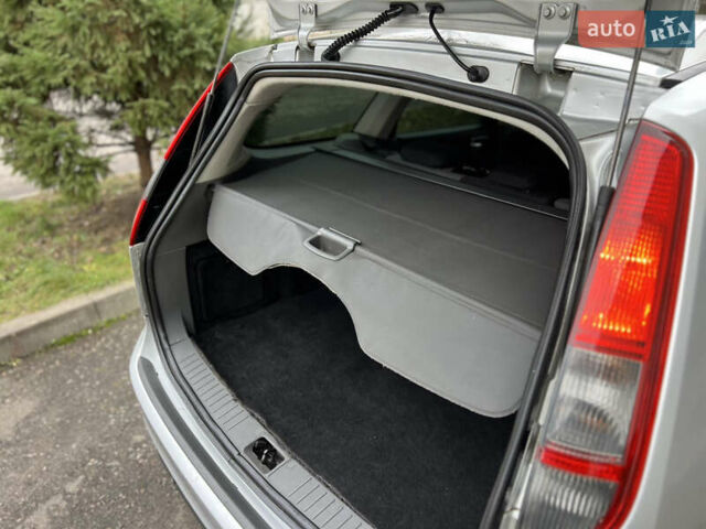 Серый Форд Фокус, объемом двигателя 1.6 л и пробегом 264 тыс. км за 4150 $, фото 34 на Automoto.ua