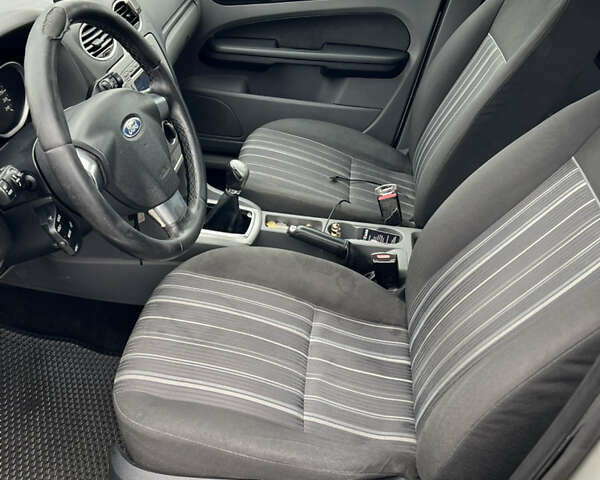 Сірий Форд Фокус, об'ємом двигуна 1.56 л та пробігом 300 тис. км за 4500 $, фото 16 на Automoto.ua