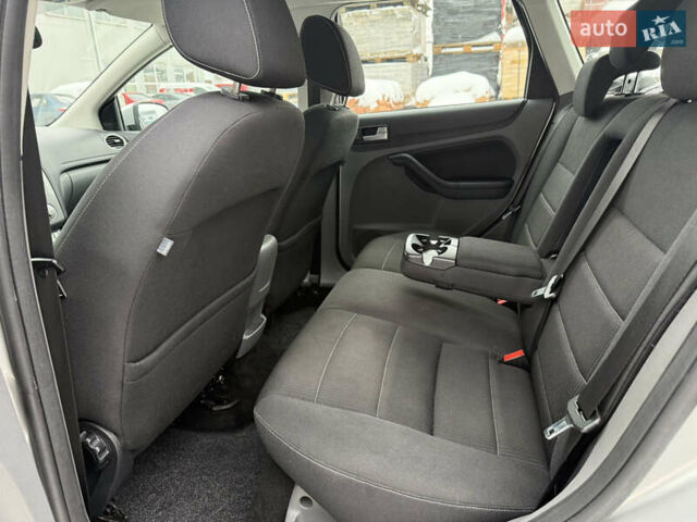 Серый Форд Фокус, объемом двигателя 1.6 л и пробегом 277 тыс. км за 5650 $, фото 36 на Automoto.ua