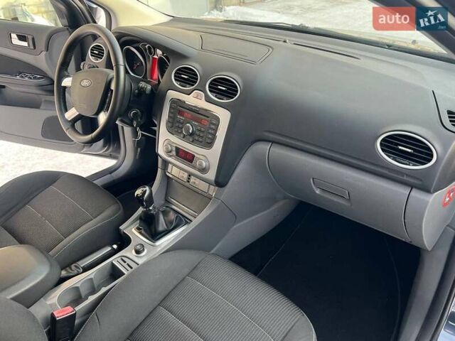 Сірий Форд Фокус, об'ємом двигуна 1.6 л та пробігом 228 тис. км за 5999 $, фото 17 на Automoto.ua