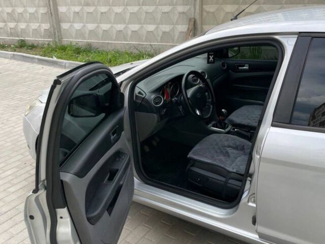 Сірий Форд Фокус, об'ємом двигуна 1.6 л та пробігом 305 тис. км за 5300 $, фото 5 на Automoto.ua
