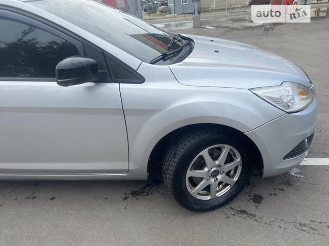 Сірий Форд Фокус, об'ємом двигуна 1.6 л та пробігом 320 тис. км за 4125 $, фото 9 на Automoto.ua