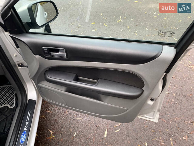 Серый Форд Фокус, объемом двигателя 1.56 л и пробегом 312 тыс. км за 5800 $, фото 26 на Automoto.ua