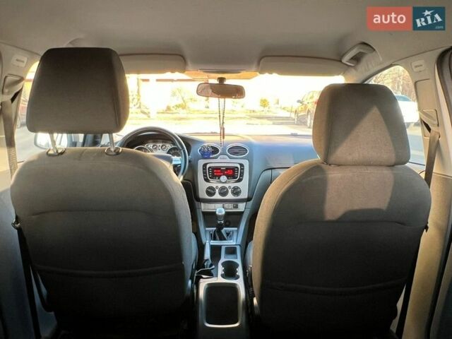 Серый Форд Фокус, объемом двигателя 1.8 л и пробегом 242 тыс. км за 5200 $, фото 12 на Automoto.ua