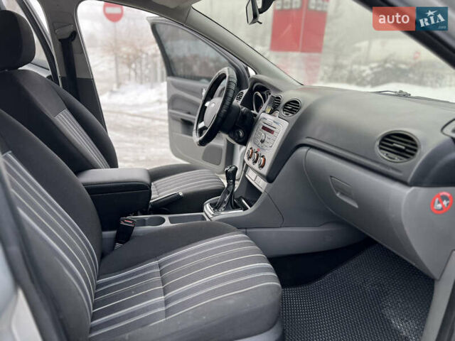 Сірий Форд Фокус, об'ємом двигуна 1.6 л та пробігом 258 тис. км за 4999 $, фото 59 на Automoto.ua