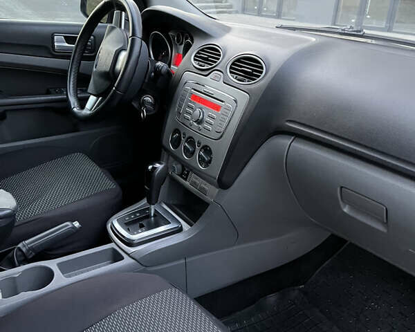 Серый Форд Фокус, объемом двигателя 2 л и пробегом 293 тыс. км за 6300 $, фото 10 на Automoto.ua