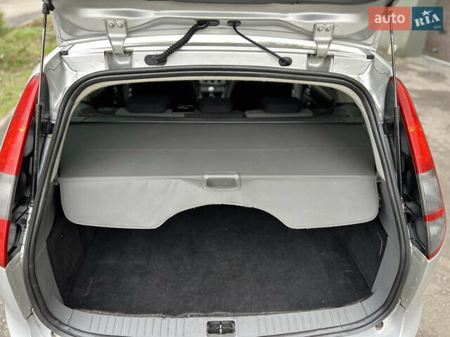 Серый Форд Фокус, объемом двигателя 1.6 л и пробегом 264 тыс. км за 4150 $, фото 36 на Automoto.ua