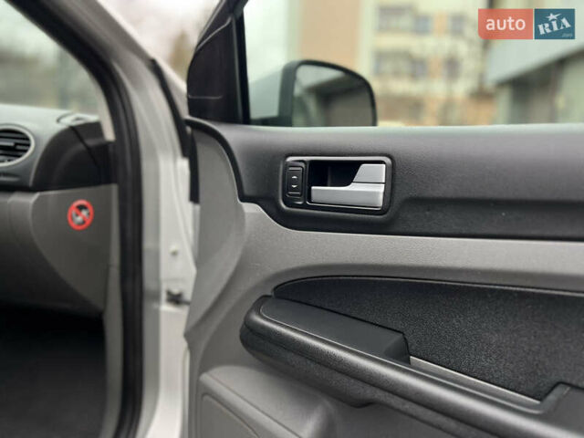 Серый Форд Фокус, объемом двигателя 1.6 л и пробегом 264 тыс. км за 4150 $, фото 44 на Automoto.ua