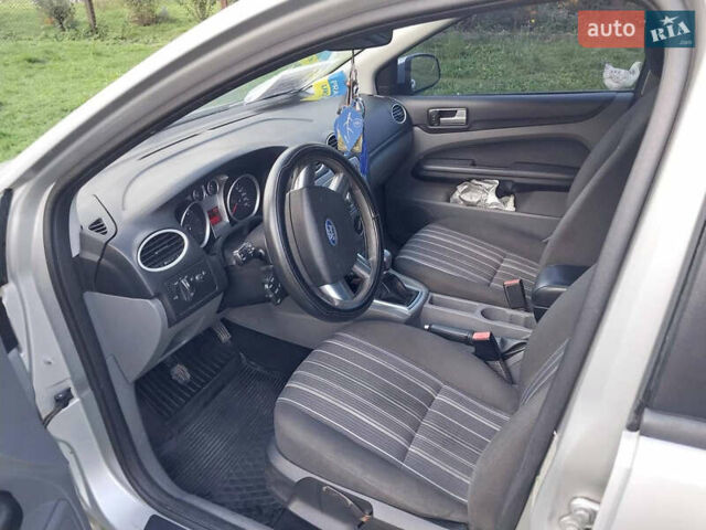 Сірий Форд Фокус, об'ємом двигуна 1.6 л та пробігом 295 тис. км за 5300 $, фото 3 на Automoto.ua