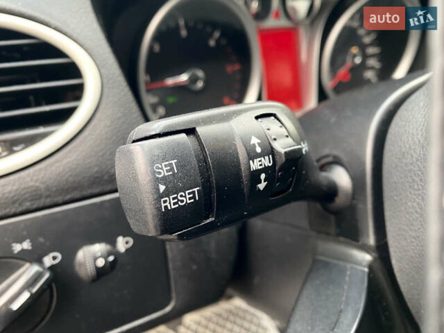 Серый Форд Фокус, объемом двигателя 1.56 л и пробегом 312 тыс. км за 5800 $, фото 16 на Automoto.ua