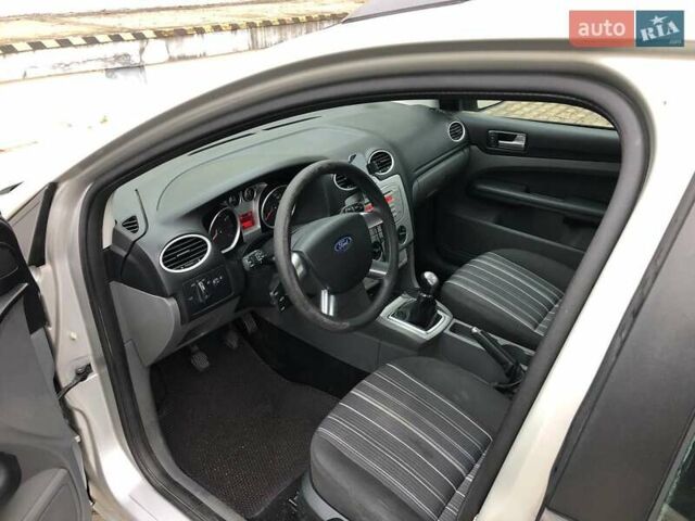 Сірий Форд Фокус, об'ємом двигуна 1.6 л та пробігом 215 тис. км за 5000 $, фото 17 на Automoto.ua