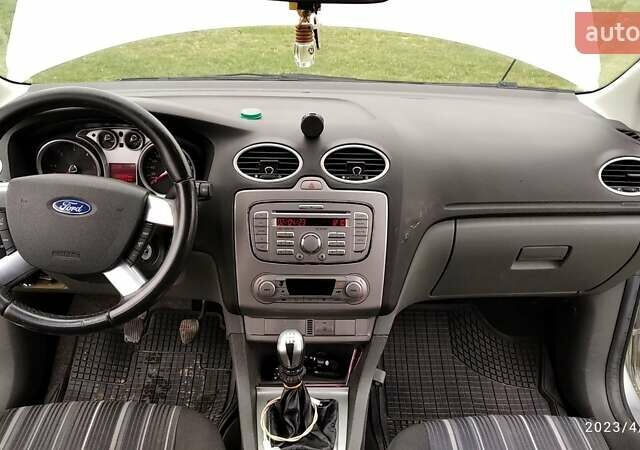 Сірий Форд Фокус, об'ємом двигуна 1.6 л та пробігом 237 тис. км за 6000 $, фото 14 на Automoto.ua