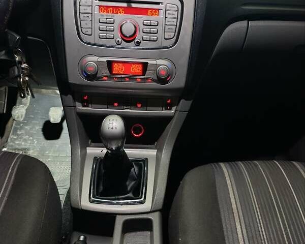 Сірий Форд Фокус, об'ємом двигуна 1.6 л та пробігом 225 тис. км за 5300 $, фото 6 на Automoto.ua