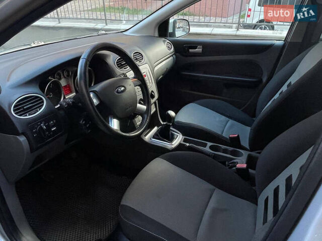 Серый Форд Фокус, объемом двигателя 1.6 л и пробегом 264 тыс. км за 3900 $, фото 23 на Automoto.ua