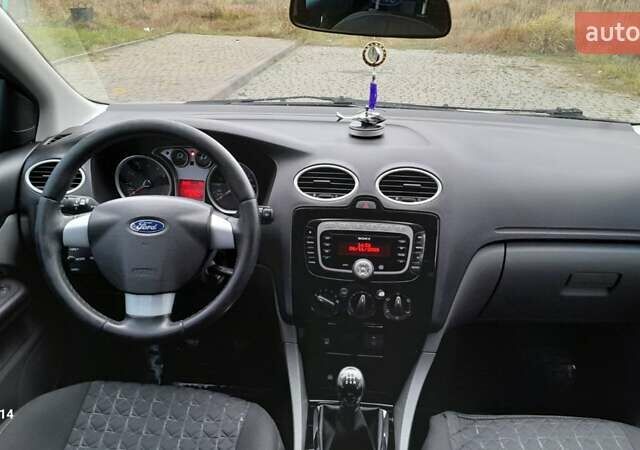 Серый Форд Фокус, объемом двигателя 1.6 л и пробегом 278 тыс. км за 4600 $, фото 4 на Automoto.ua