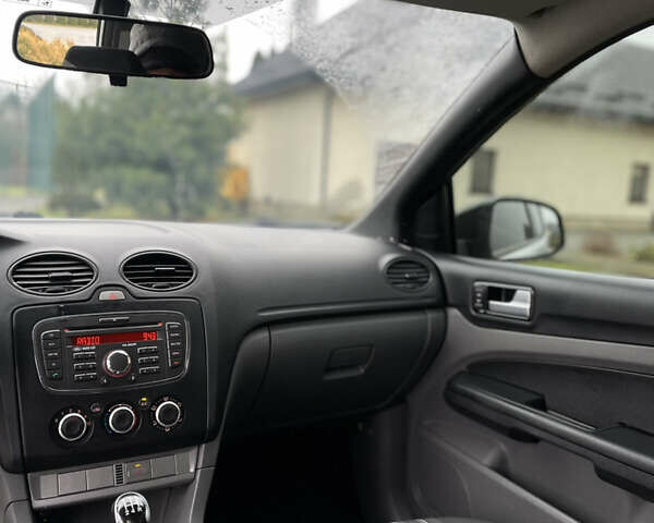 Серый Форд Фокус, объемом двигателя 1.6 л и пробегом 315 тыс. км за 4650 $, фото 24 на Automoto.ua