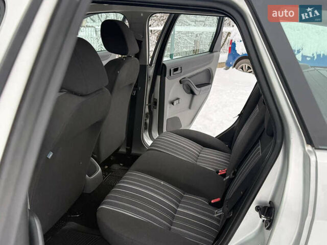 Серый Форд Фокус, объемом двигателя 1.6 л и пробегом 225 тыс. км за 4399 $, фото 45 на Automoto.ua