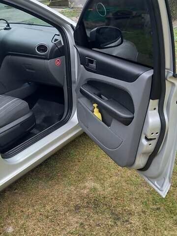 Серый Форд Фокус, объемом двигателя 1.6 л и пробегом 232 тыс. км за 5300 $, фото 18 на Automoto.ua